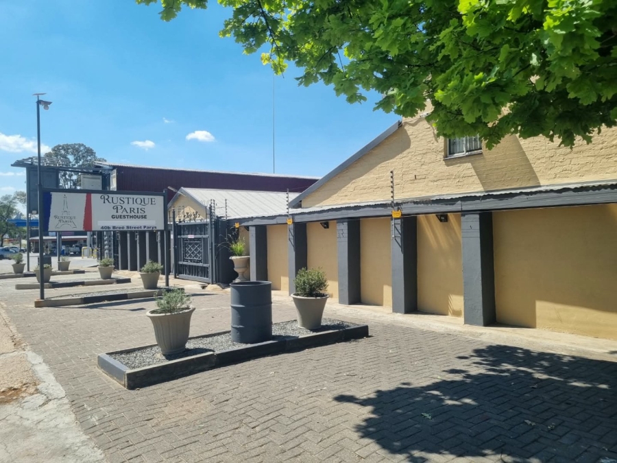 8 Bedroom Property for Sale in Parys Free State